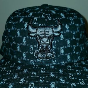 Brand new! New era limited edition bulls hat!